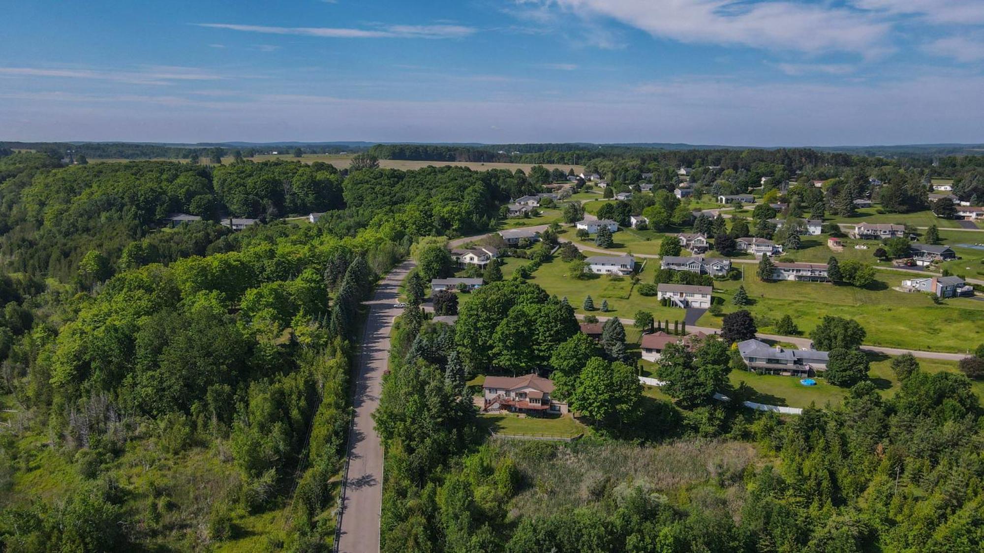 Вилла Harbor View Getaway Петоски Экстерьер фото